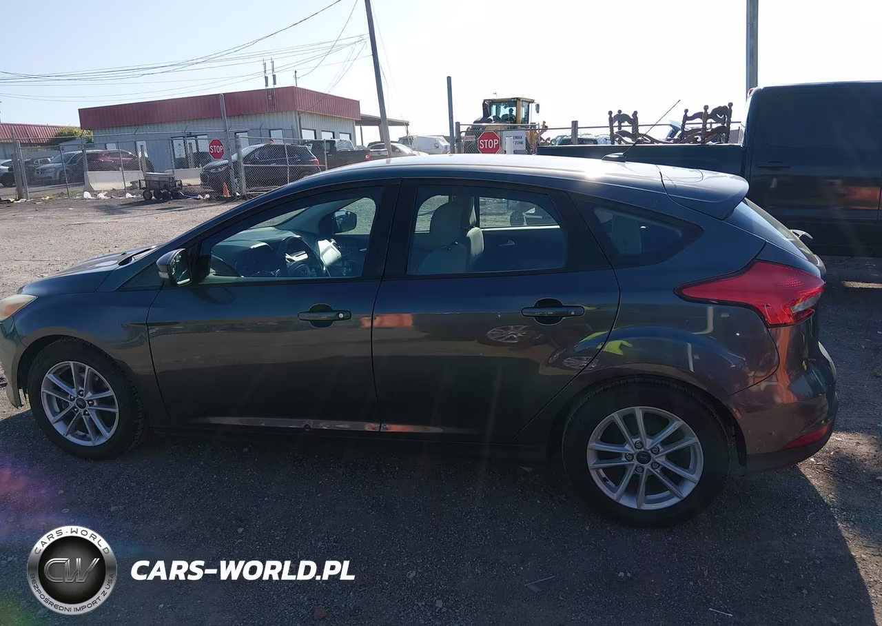 2017 Ford Focus Se VIN:1FADP3K23HL246988 - 6
