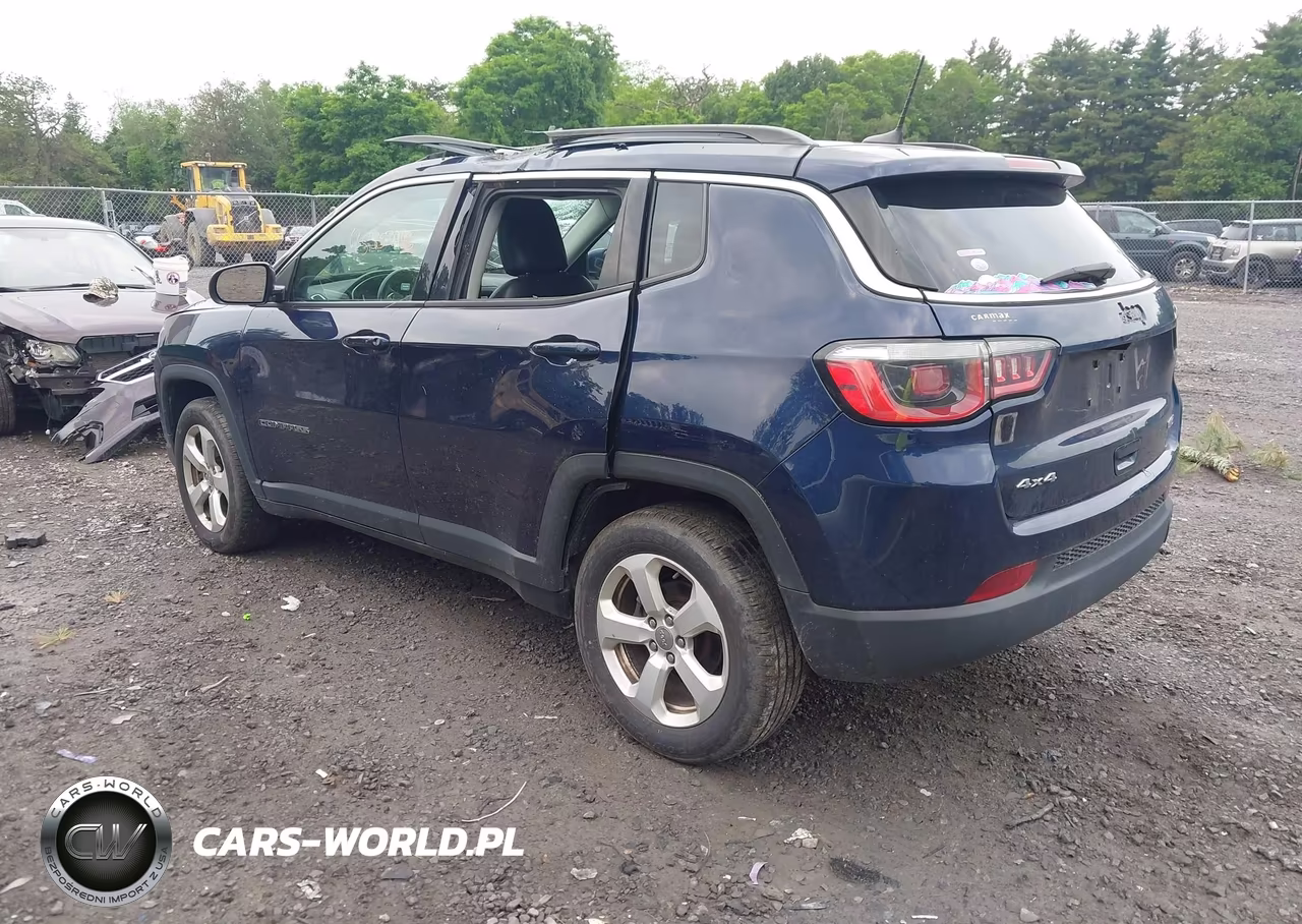 2018 Jeep Compass Latitude 4X4 VIN:3C4NJDBB3JT100106 - 3