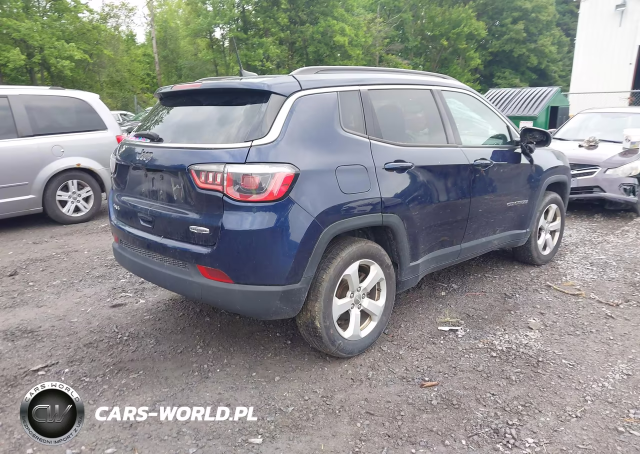 2018 Jeep Compass Latitude 4X4 VIN:3C4NJDBB3JT100106 - 4