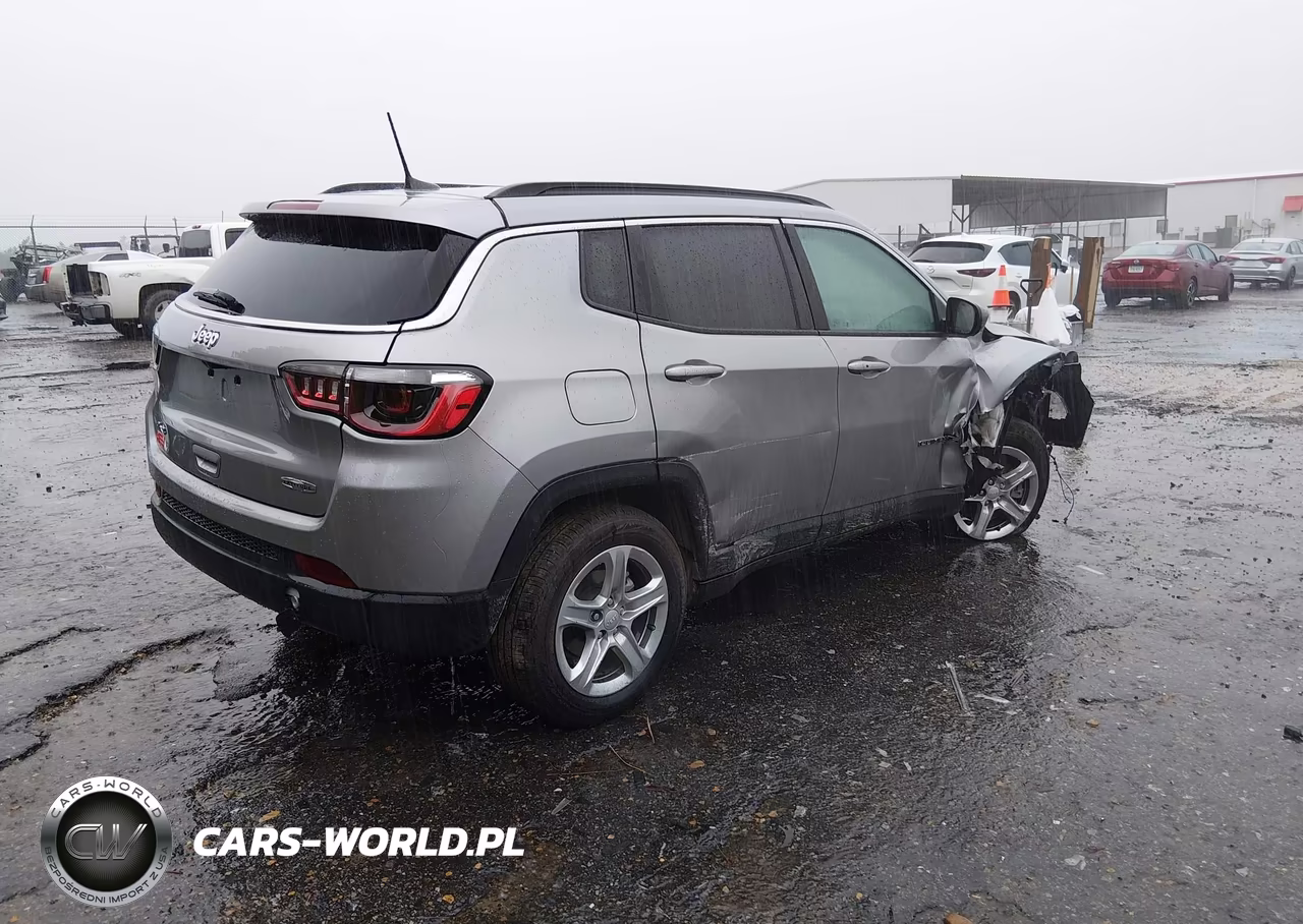 2024 Jeep Compass Latitude 4X4 VIN:3C4NJDBN0RT607132 - 4