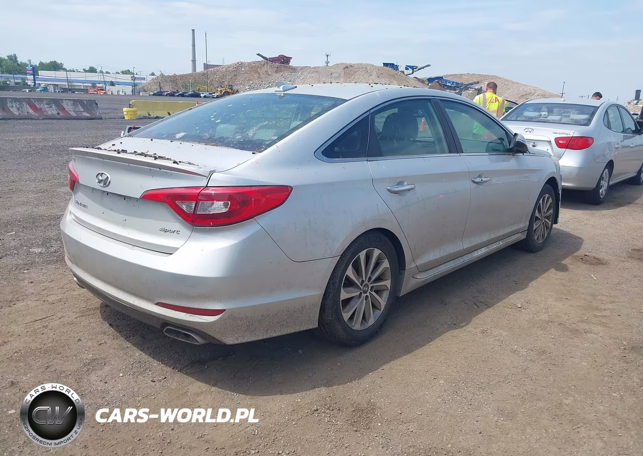2015 Hyundai Sonata Sport VIN:5NPE34AF3FH252280 - 4