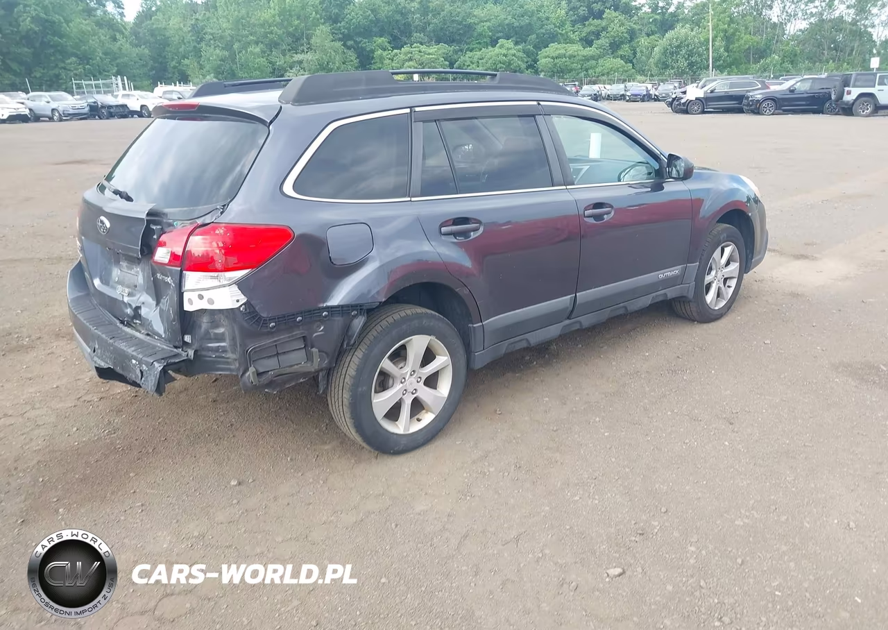 2013 Subaru Outback 2.5I Premium VIN:4S4BRCCC4D3209361 - 4