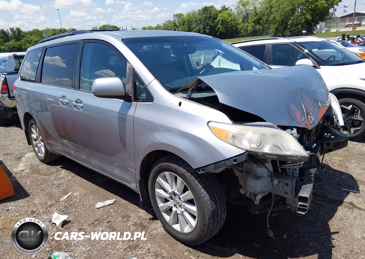 2013 Toyota Sienna Xle 7 Passenger – zdjęcie 1 z 17