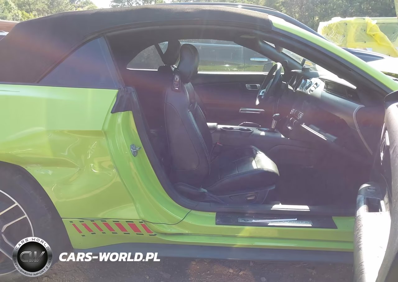 2020 Ford Mustang Ecoboost Premium VIN:1FATP8UH8L5125882 - 5