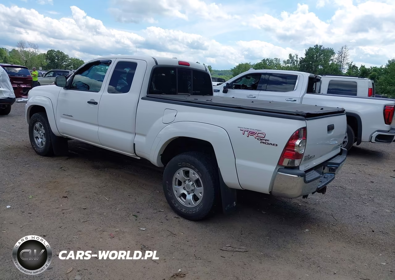 2010 Toyota Tacoma Base V6 VIN:5TEUU4EN3AZ746235 - 3