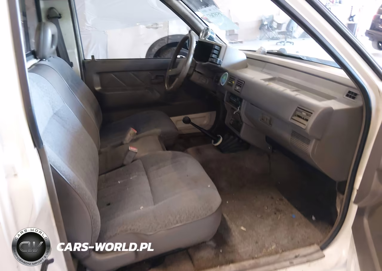 1995 Isuzu Conventional Short Bed VIN:JAACL11L8S7212973 - 5