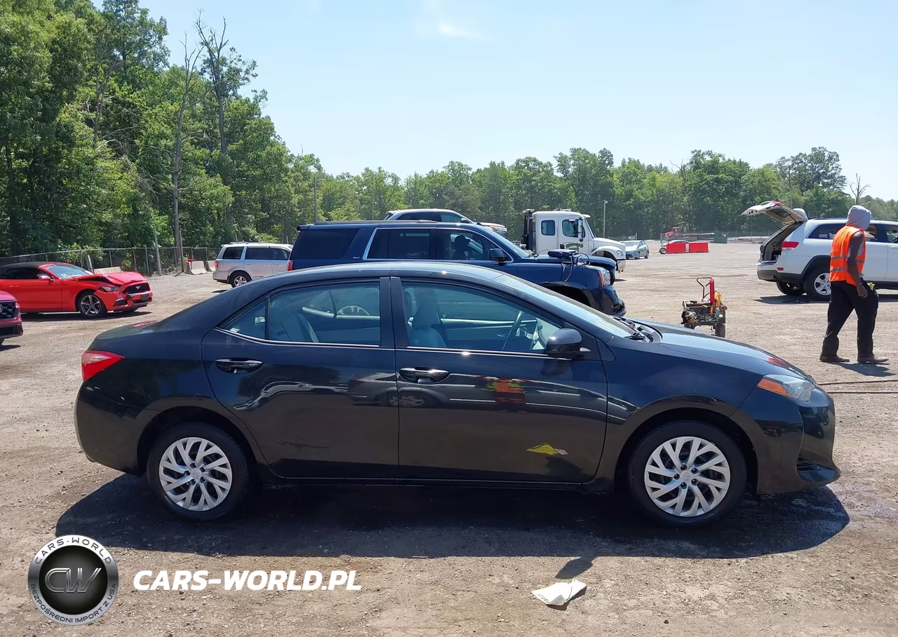 2017 Toyota Corolla Le VIN:2T1BURHE8HC861686 - 13