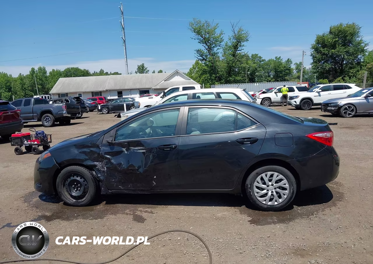 2017 Toyota Corolla Le VIN:2T1BURHE8HC861686 - 14
