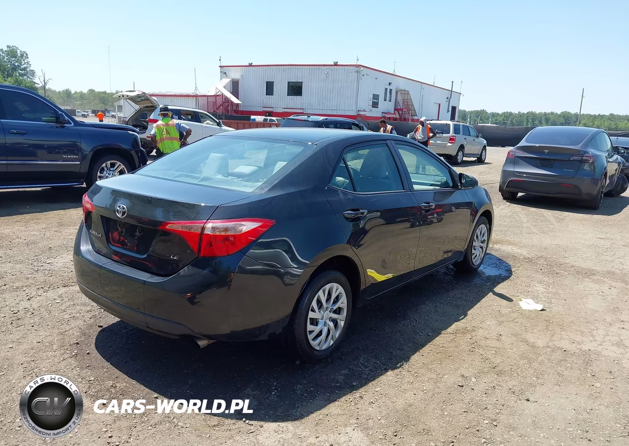 2017 Toyota Corolla Le VIN:2T1BURHE8HC861686 - 4