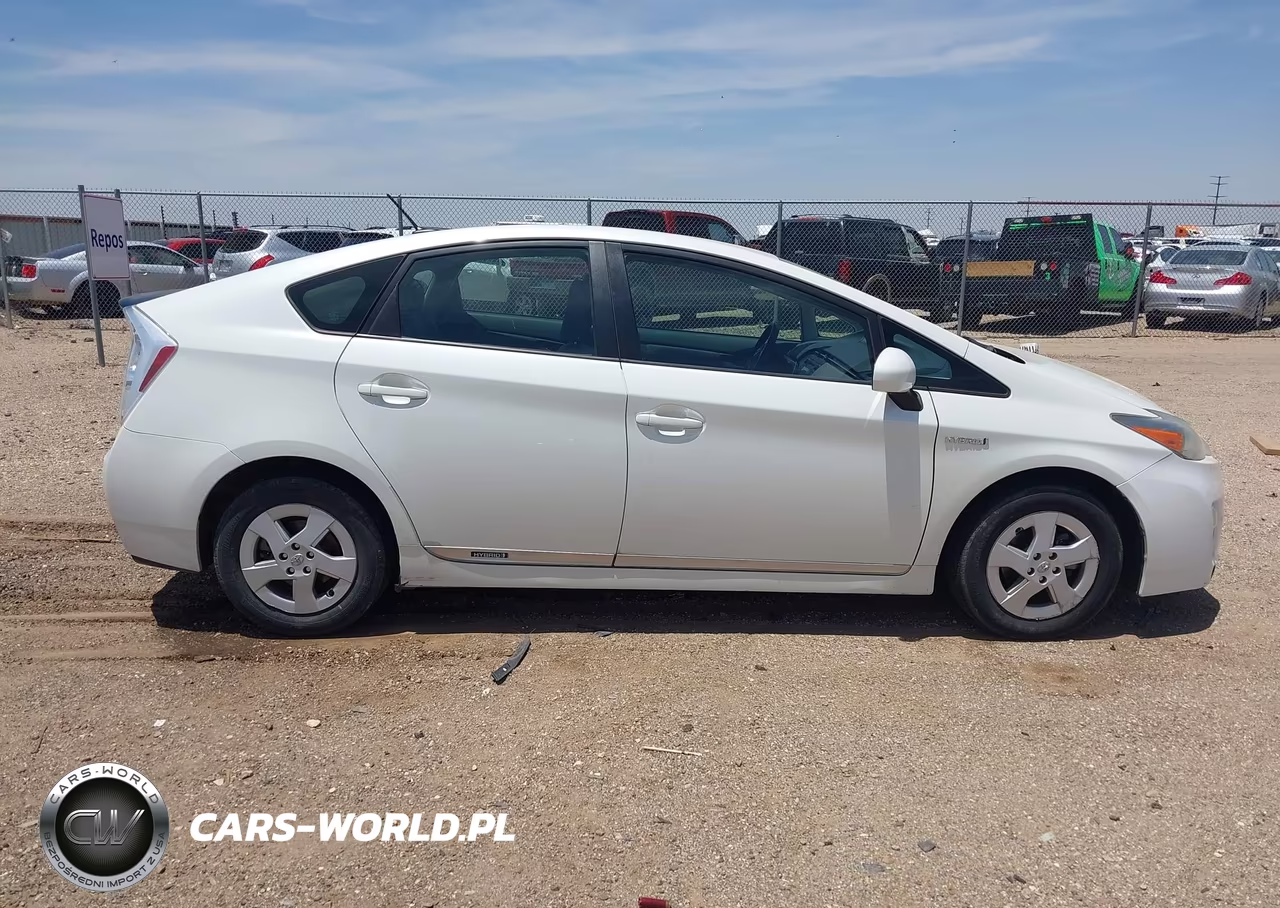 2011 Toyota Prius Two VIN:JTDKN3DUXB1364786 - 13