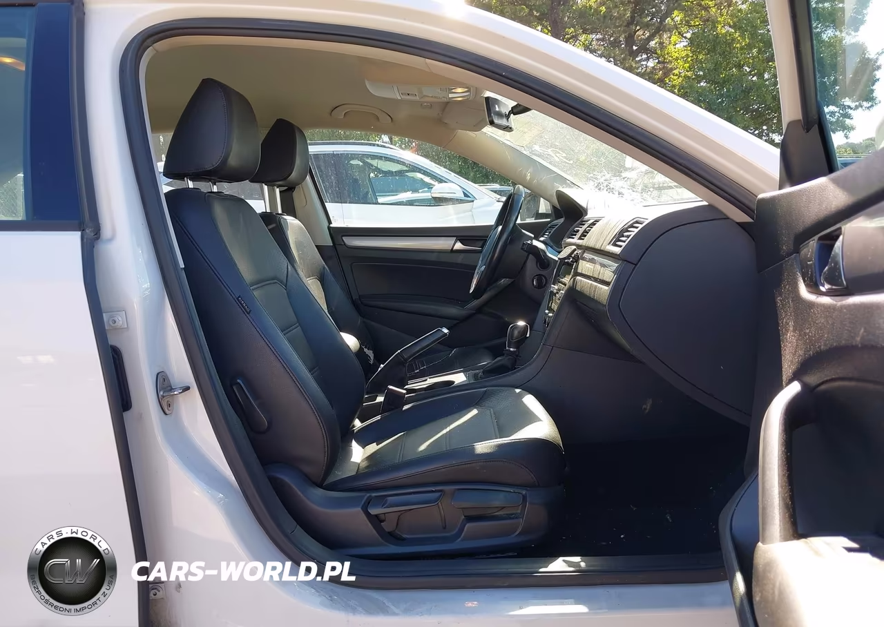 2015 Volkswagen Passat 1.8T Wolfsburg Edition VIN:1VWAT7A32FC068849 - 5