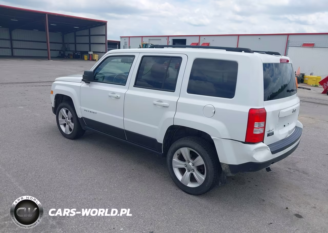 2015 Jeep Patriot Latitude VIN:1C4NJRFB8FD176814 - 3