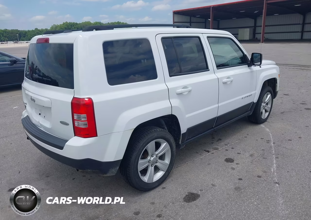2015 Jeep Patriot Latitude VIN:1C4NJRFB8FD176814 - 4