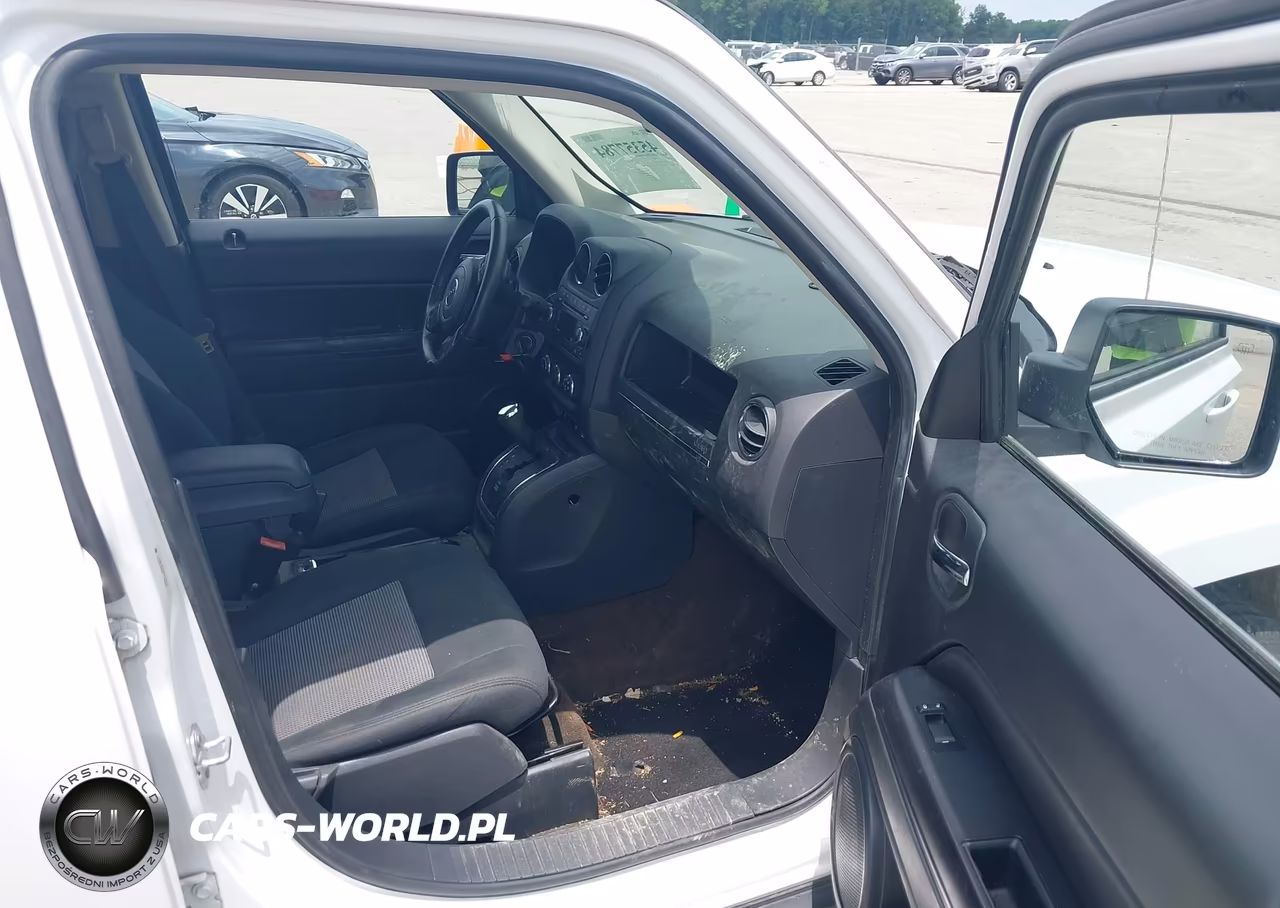 2015 Jeep Patriot Latitude VIN:1C4NJRFB8FD176814 - 5