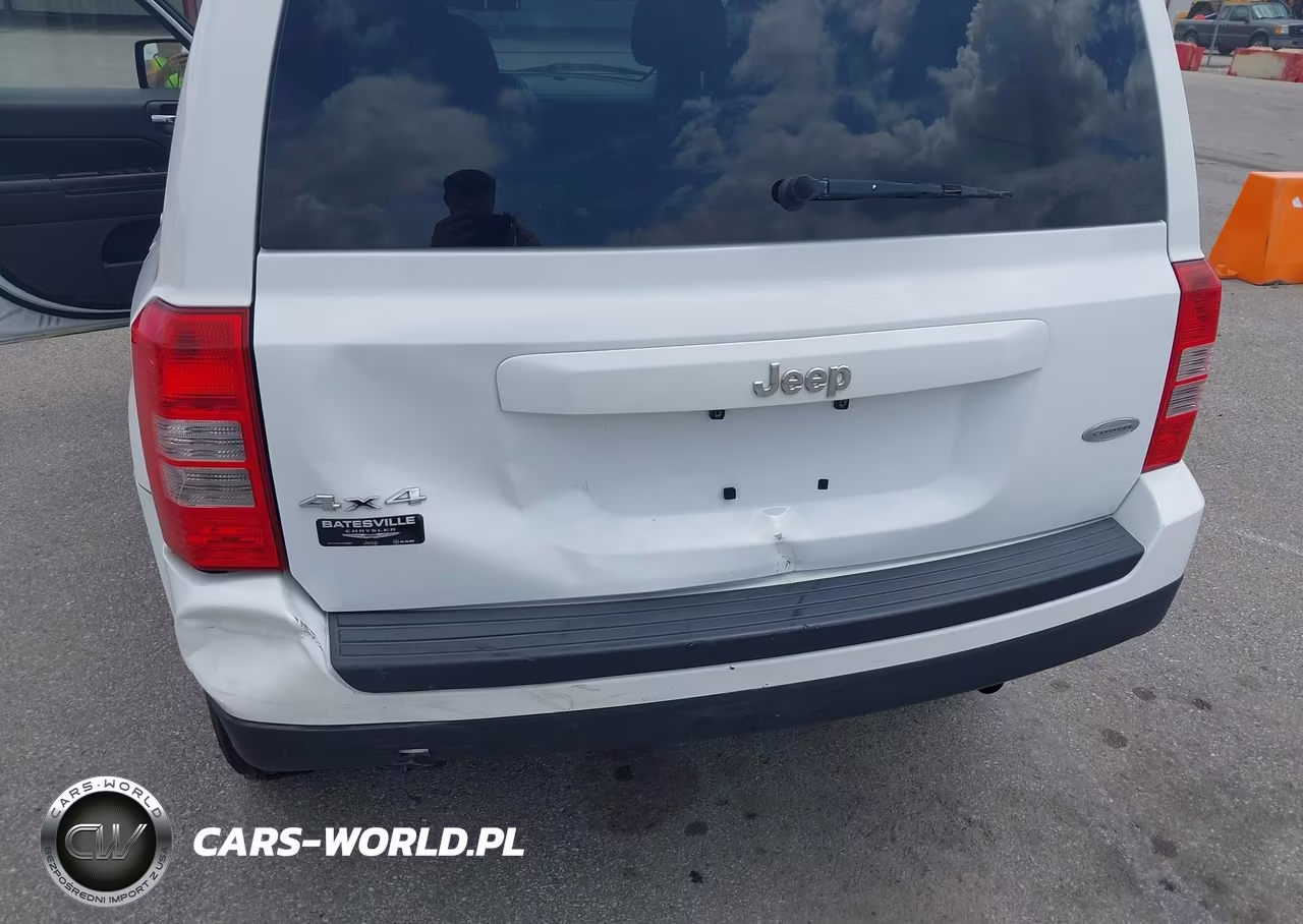 2015 Jeep Patriot Latitude VIN:1C4NJRFB8FD176814 - 6