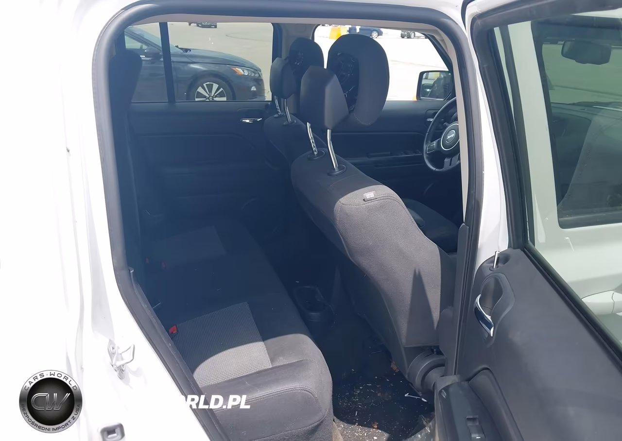 2015 Jeep Patriot Latitude VIN:1C4NJRFB8FD176814 - 8