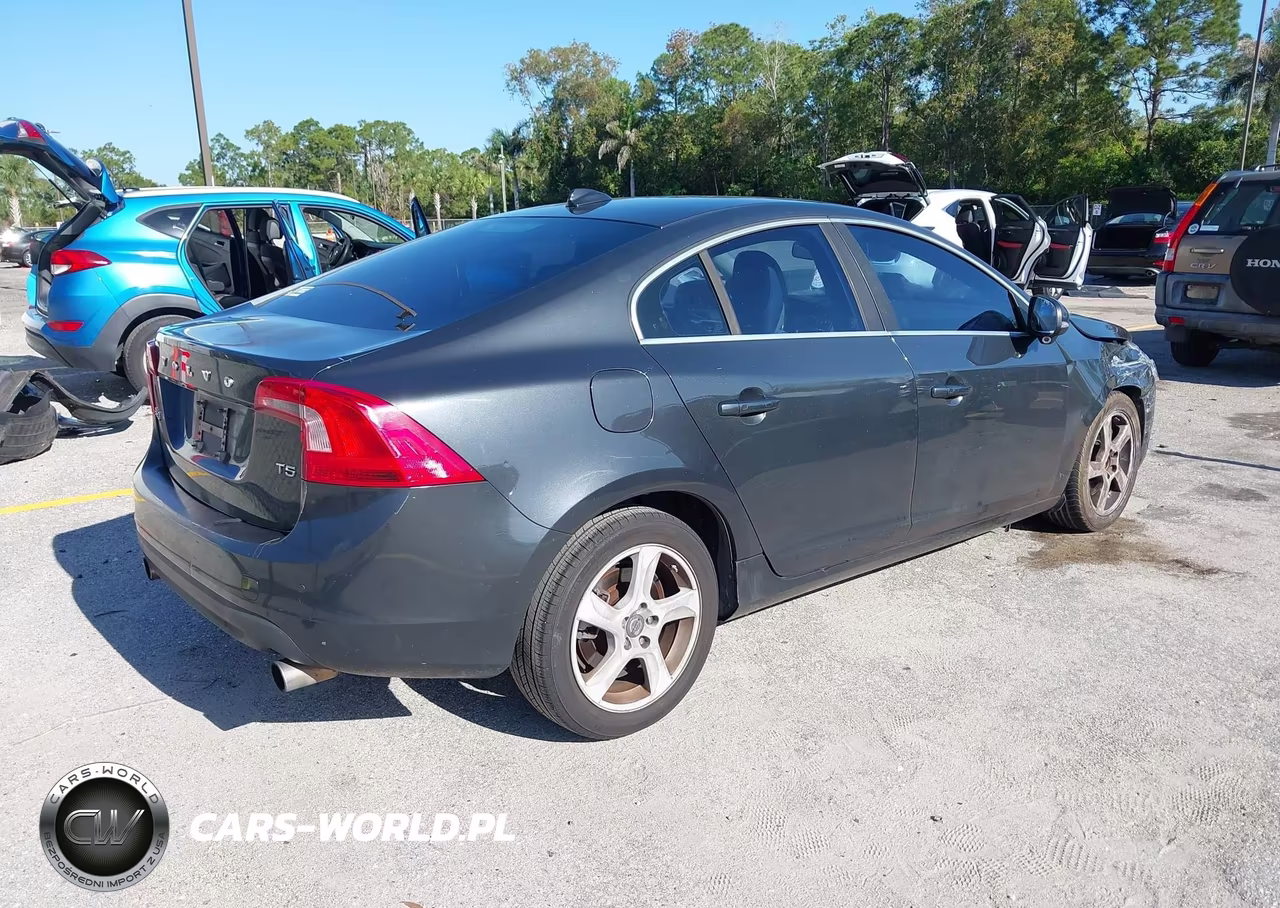2013 Volvo S60 T5-T5 Platinum-T5 Premier-T5 Premier Plus VIN:YV1612FS4D2186139 - 4