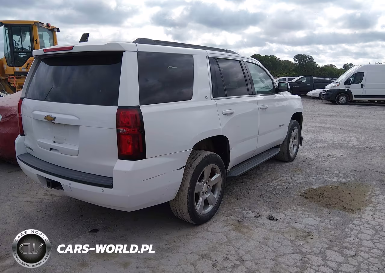 2018 Chevrolet Tahoe C1500 Lt VIN:1GNSCBKC6JR129643 - 4