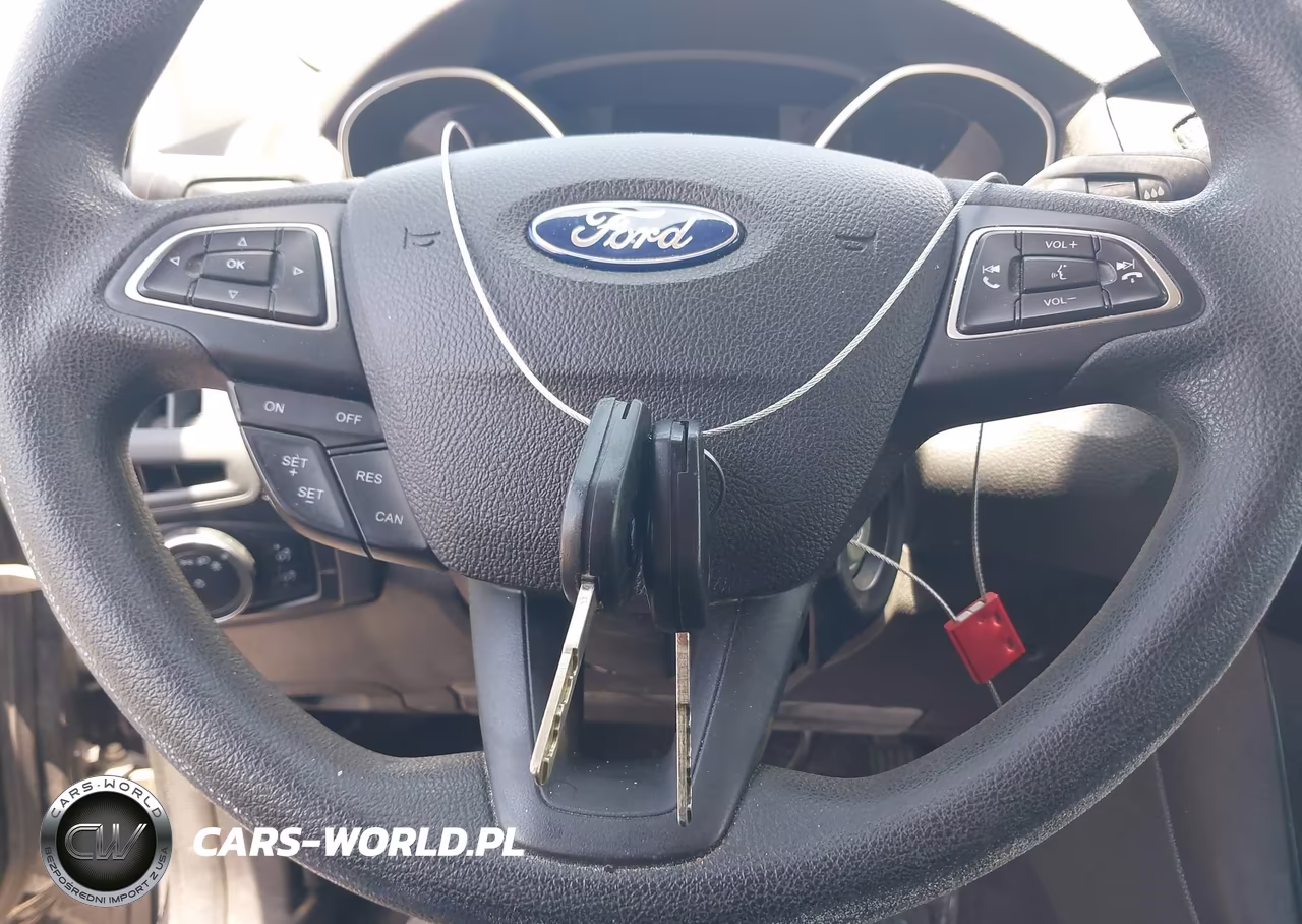 2016 Ford Focus Se VIN:1FADP3K29GL217400 - 11