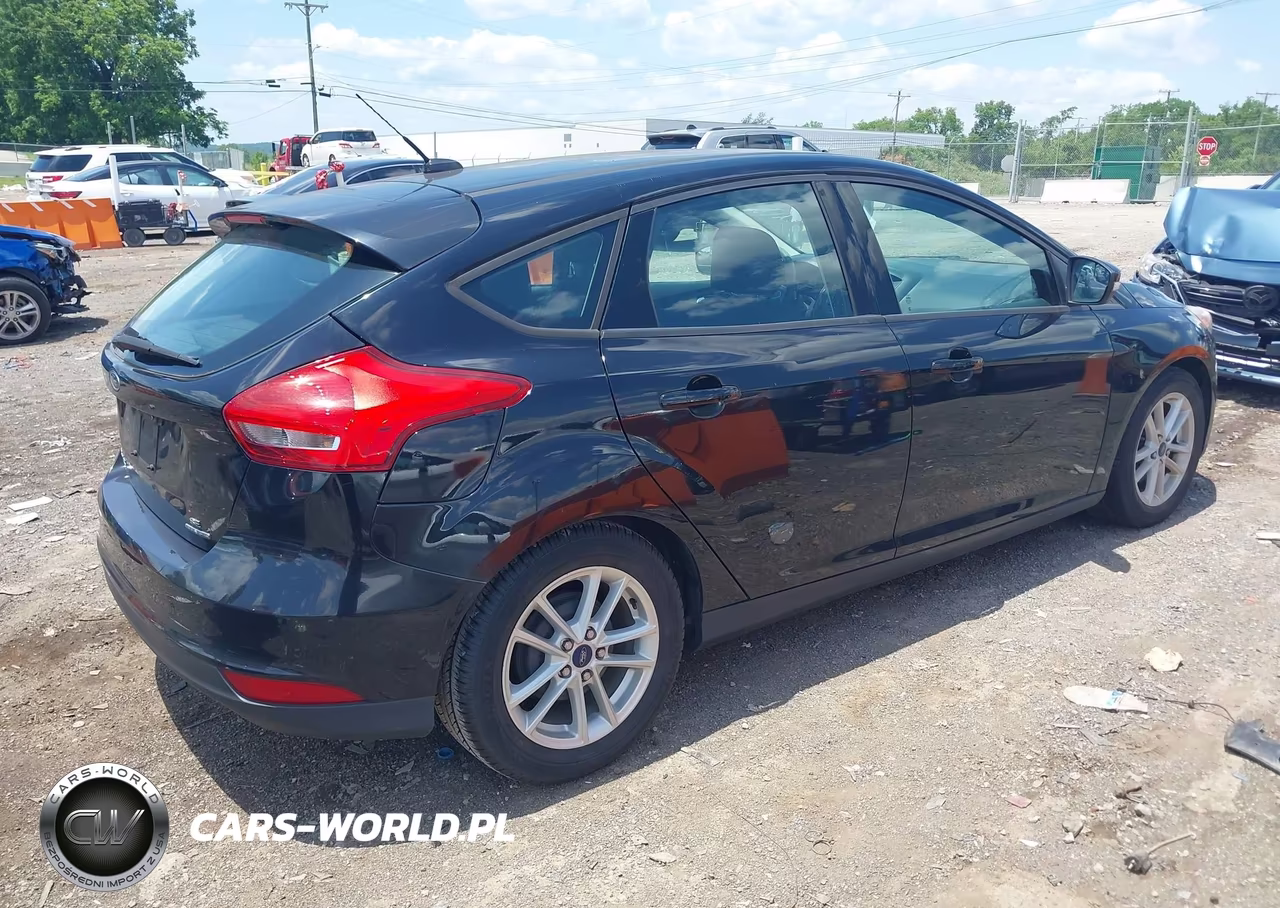 2016 Ford Focus Se VIN:1FADP3K29GL217400 - 4