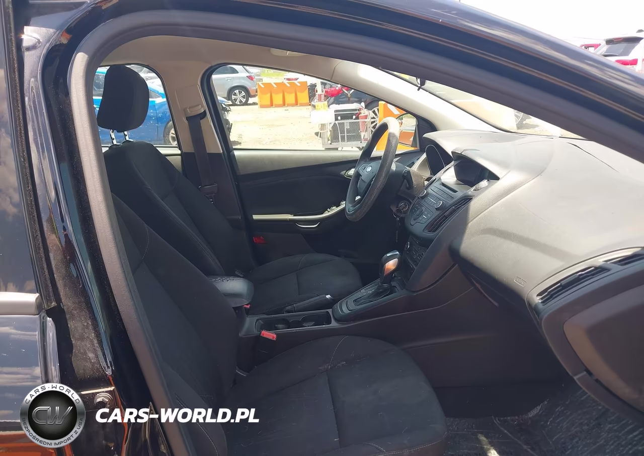 2016 Ford Focus Se VIN:1FADP3K29GL217400 - 5