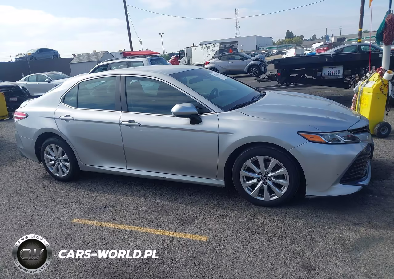 2018 Toyota Camry Le VIN:4T1B11HK5JU507533 - 13