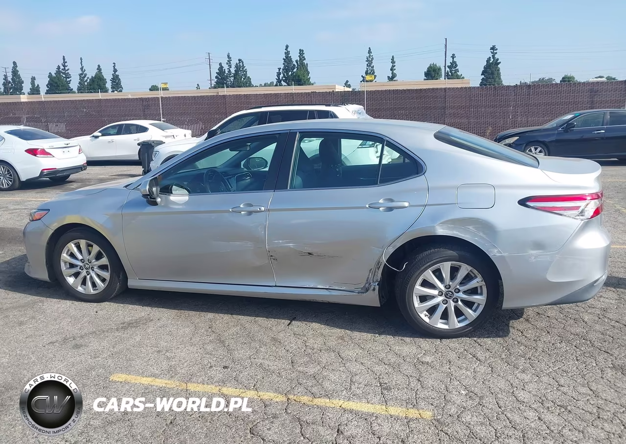 2018 Toyota Camry Le VIN:4T1B11HK5JU507533 - 14