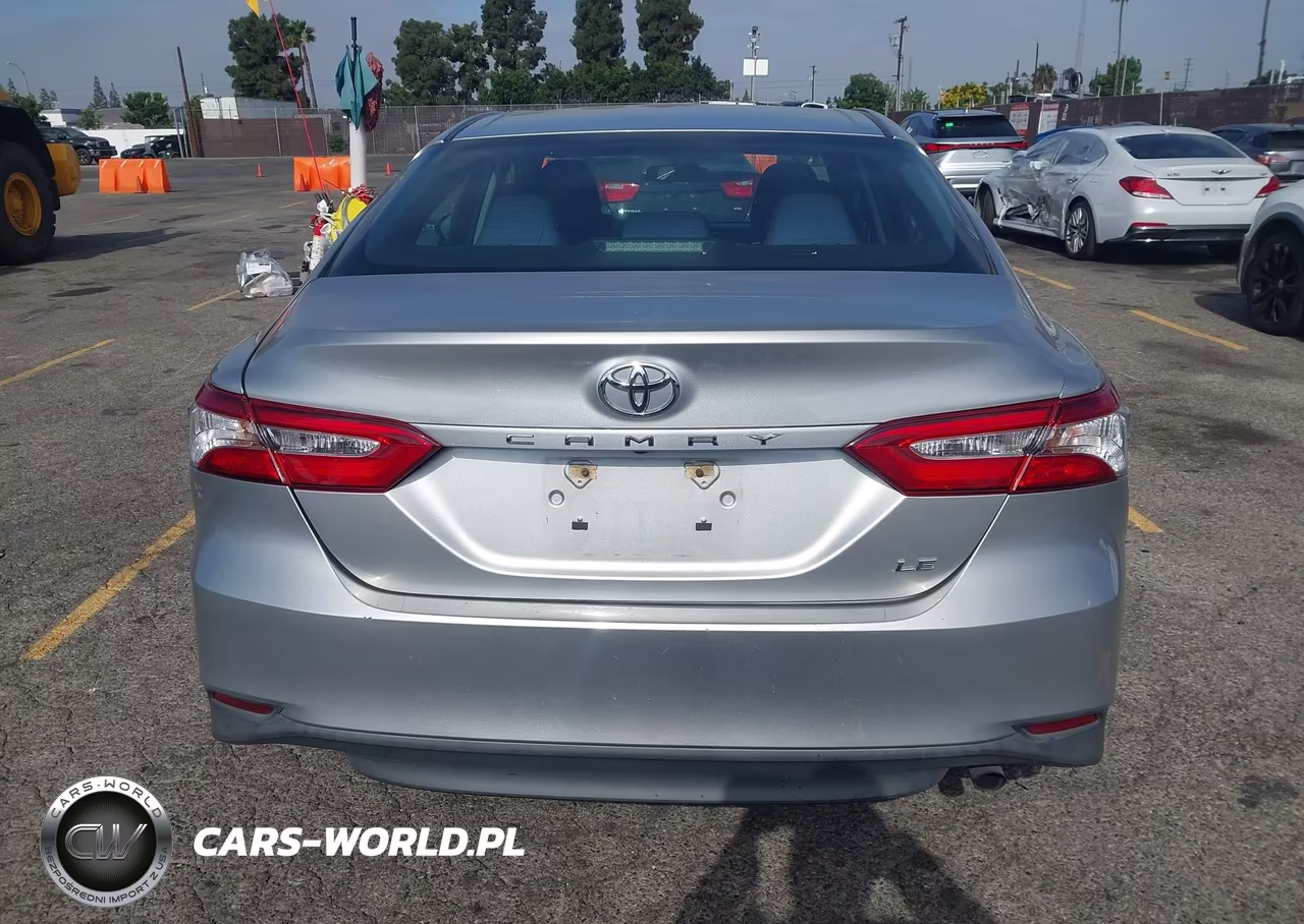 2018 Toyota Camry Le VIN:4T1B11HK5JU507533 - 16