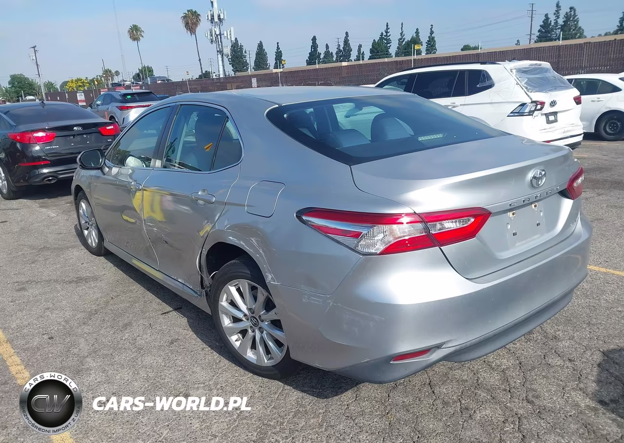 2018 Toyota Camry Le VIN:4T1B11HK5JU507533 - 3