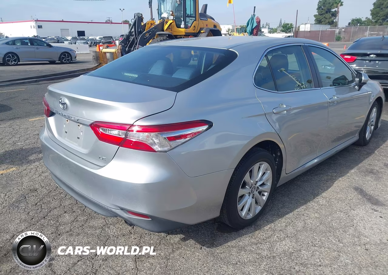 2018 Toyota Camry Le VIN:4T1B11HK5JU507533 - 4