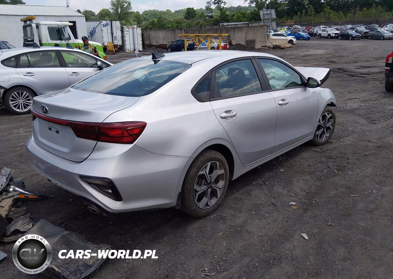 2019 Kia Forte Lxs VIN:3KPF24AD5KE027055 - 4