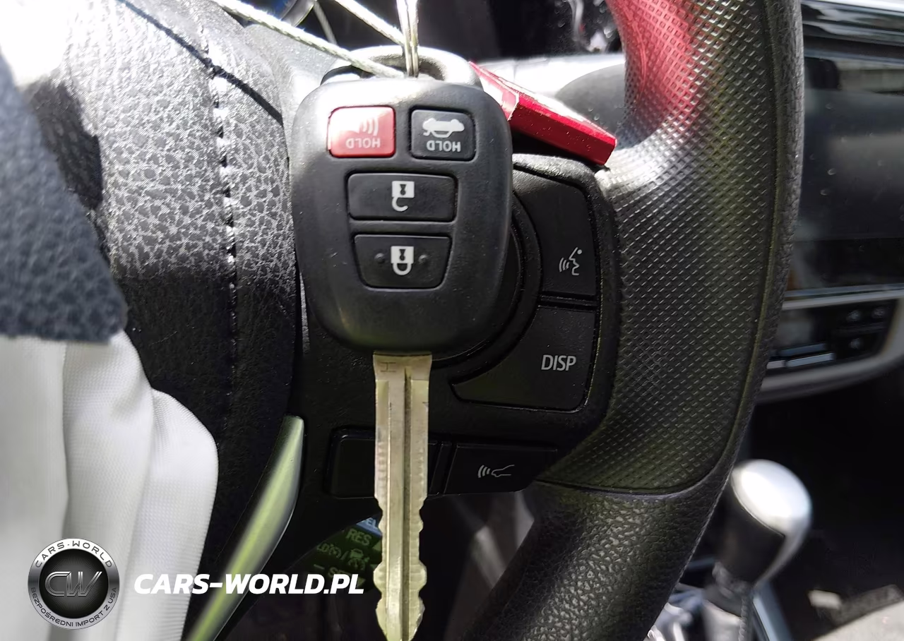2018 Toyota Corolla Le VIN:5YFBURHE4JP796356 - 11