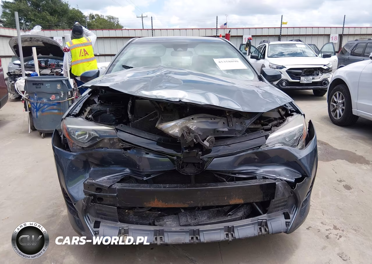 2018 Toyota Corolla Le VIN:5YFBURHE4JP796356 - 13