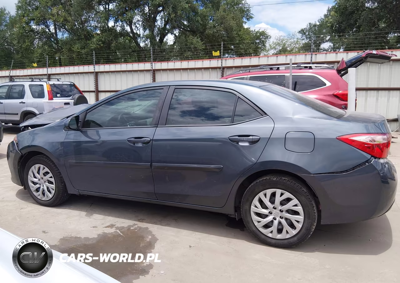 2018 Toyota Corolla Le VIN:5YFBURHE4JP796356 - 15