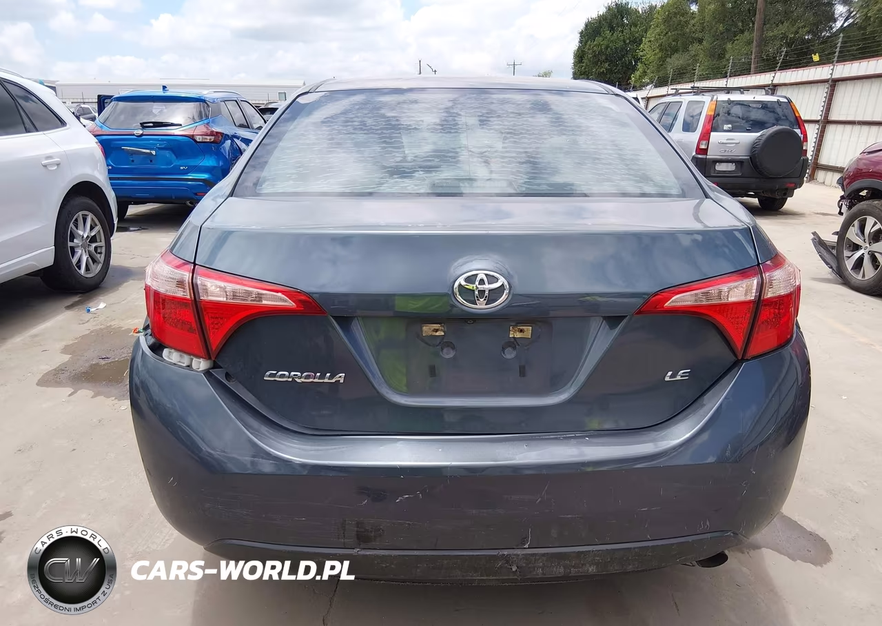 2018 Toyota Corolla Le VIN:5YFBURHE4JP796356 - 17