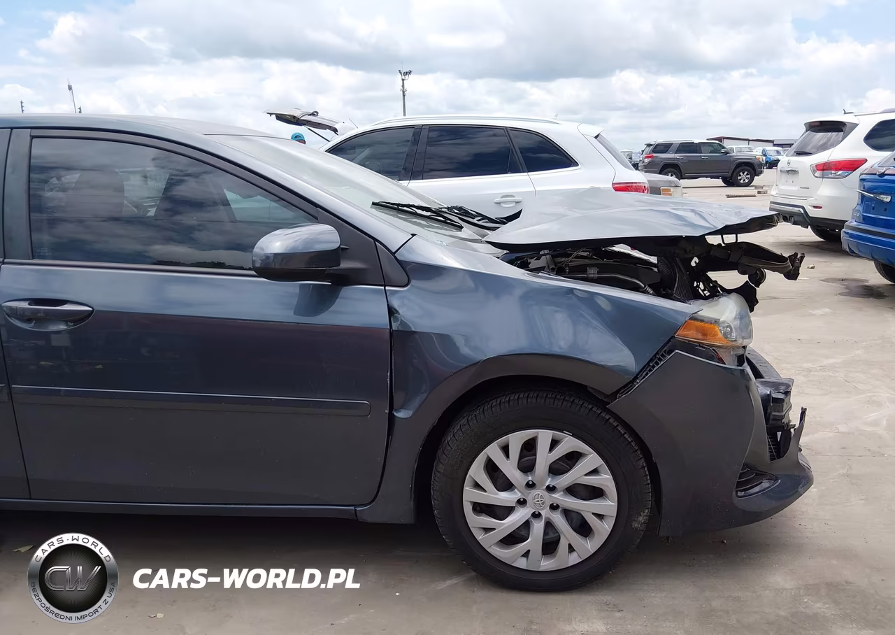 2018 Toyota Corolla Le VIN:5YFBURHE4JP796356 - 18