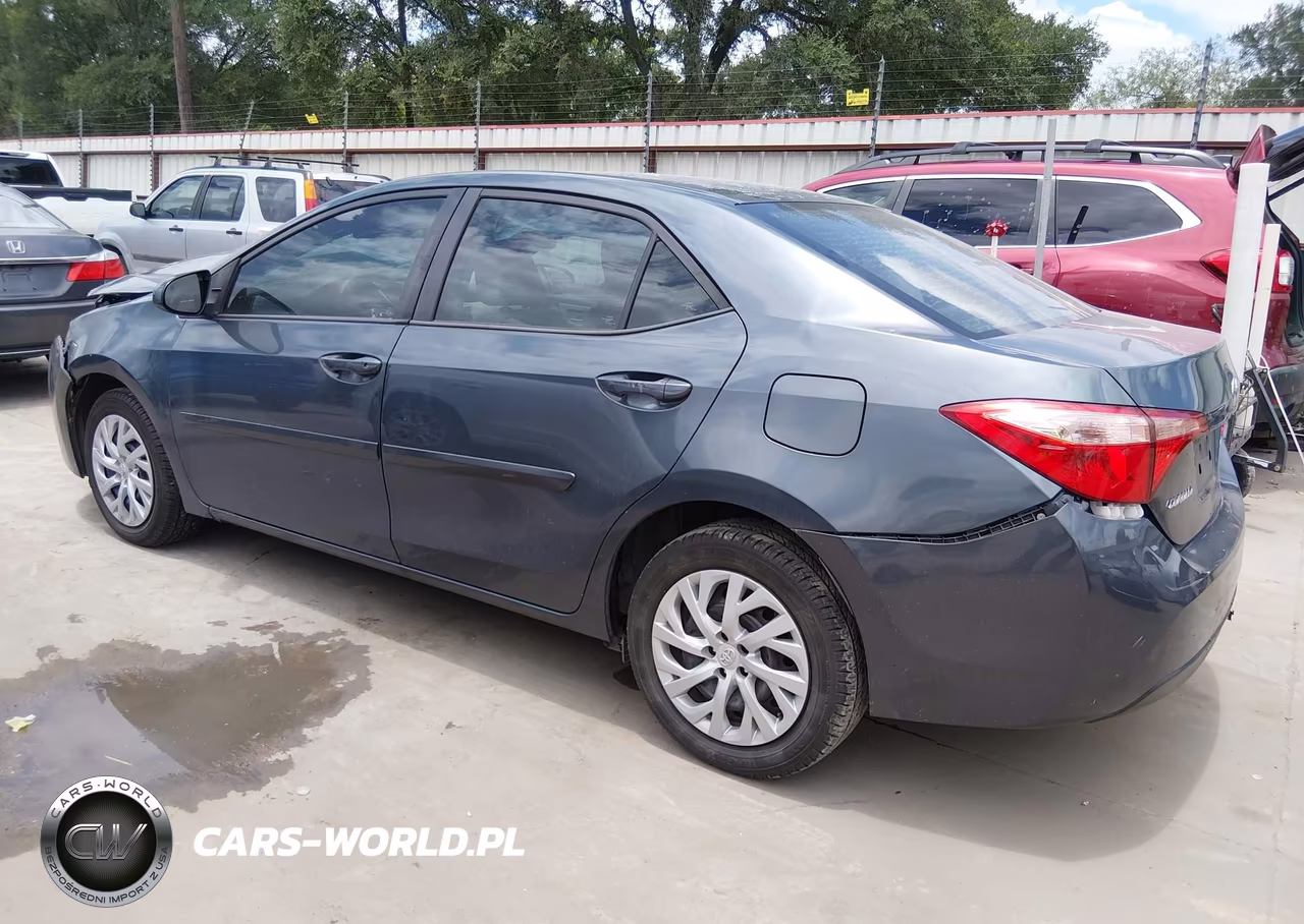 2018 Toyota Corolla Le VIN:5YFBURHE4JP796356 - 3