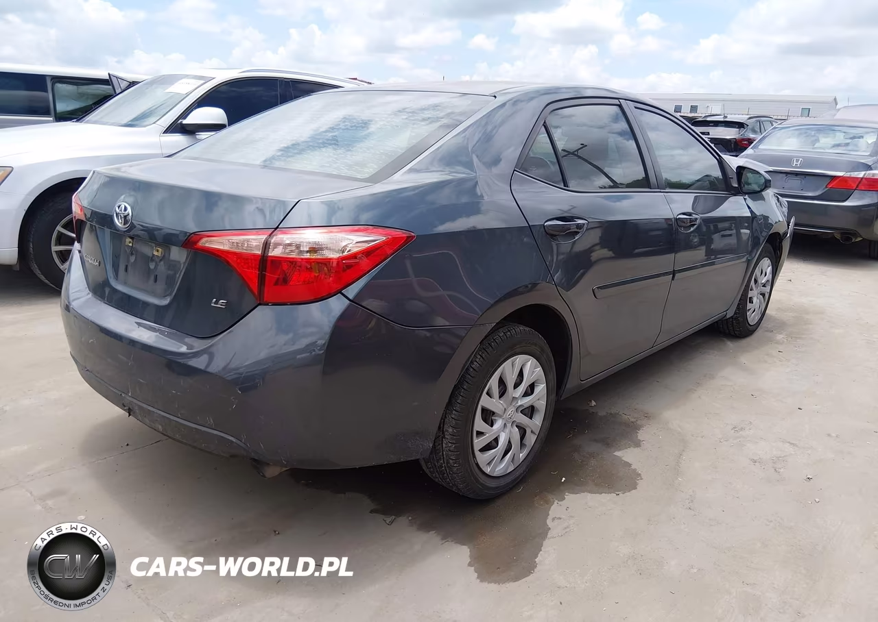2018 Toyota Corolla Le VIN:5YFBURHE4JP796356 - 4