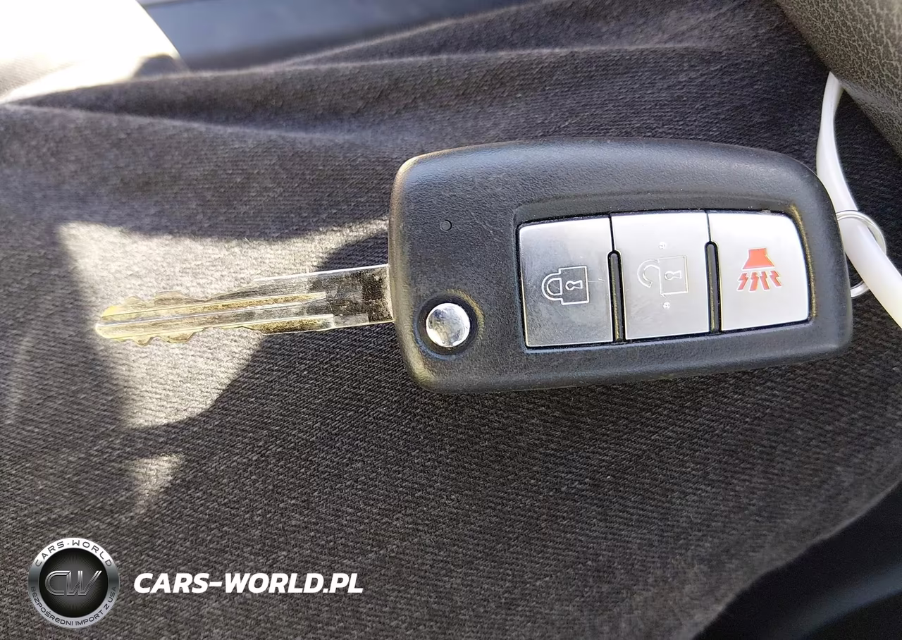 2018 Nissan Rogue Sport S VIN:JN1BJ1CR0JW202330 - 11