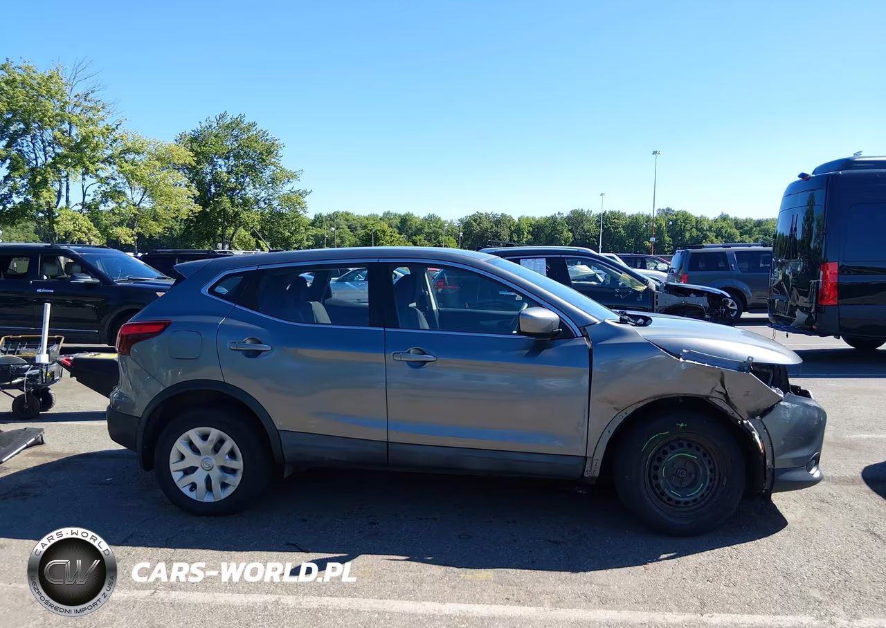 2018 Nissan Rogue Sport S VIN:JN1BJ1CR0JW202330 - 13