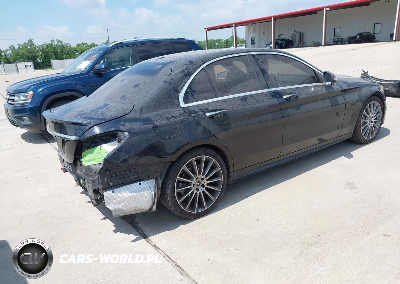 2018 Mercedes-Benz C 300 VIN:55SWF4JB5JU248195 - 4