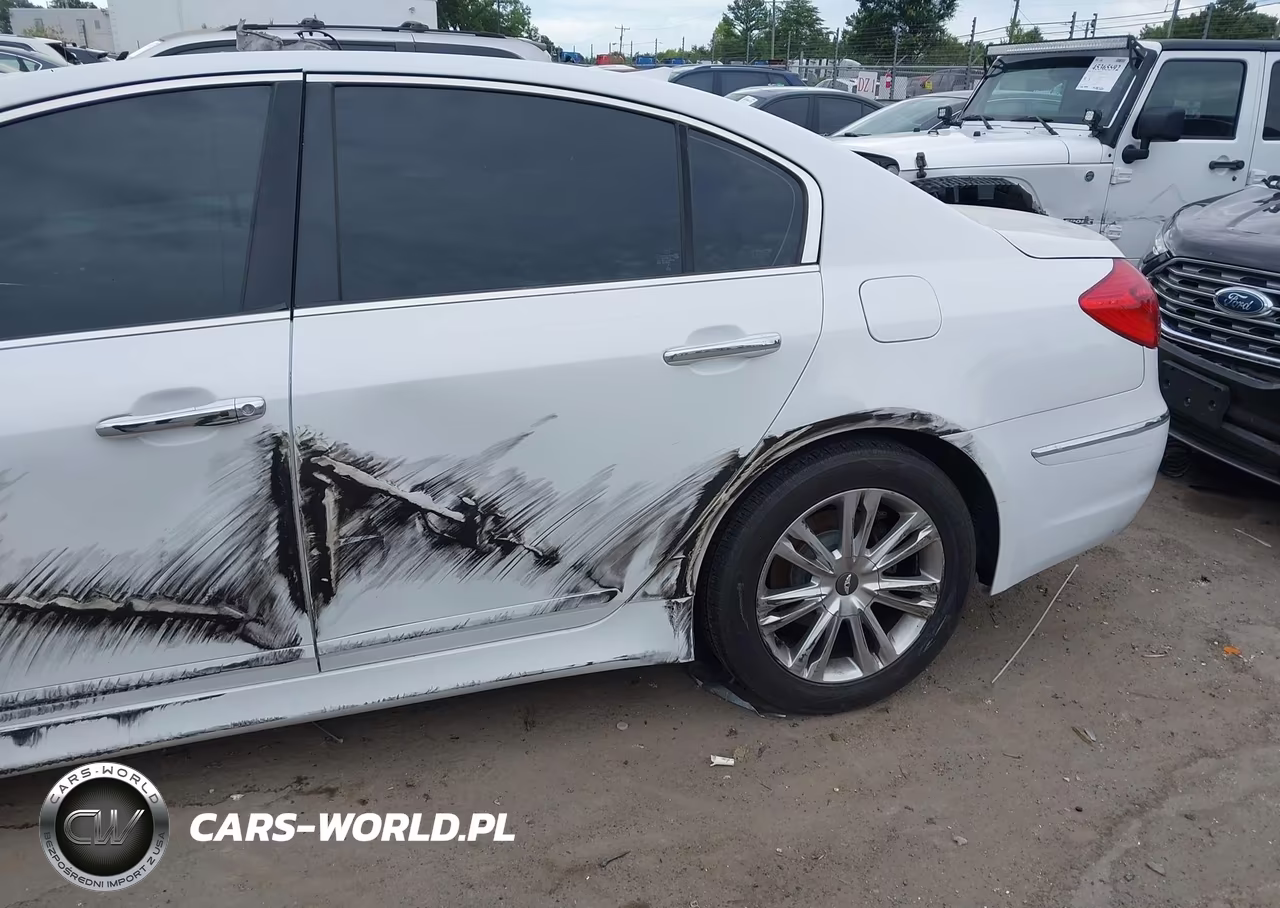 HYUNDAI GENESIS VIN:KMHGC4DD7EU259381 - 17