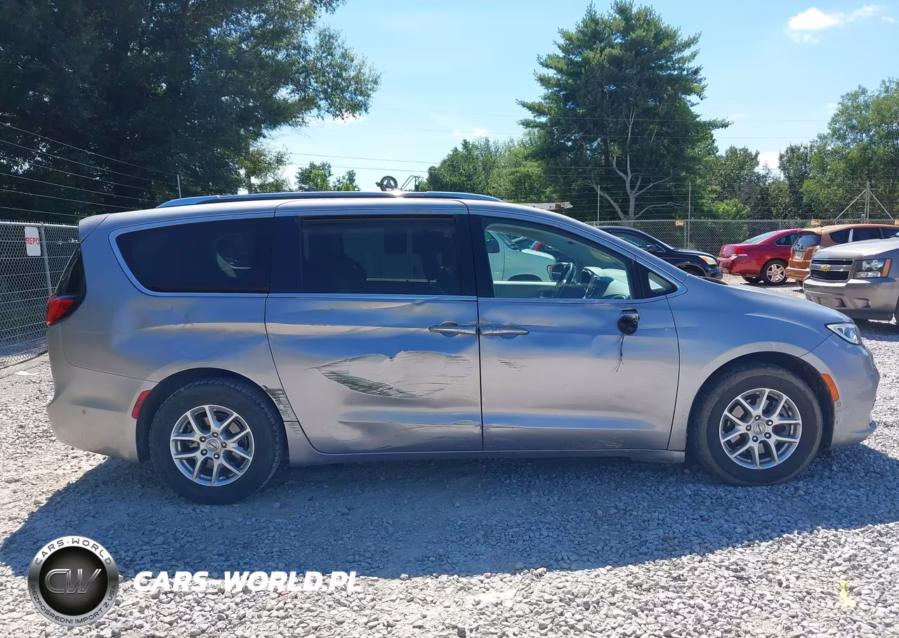 2021 Chrysler Pacifica Touring L VIN:2C4RC1BG3MR576840 - 13