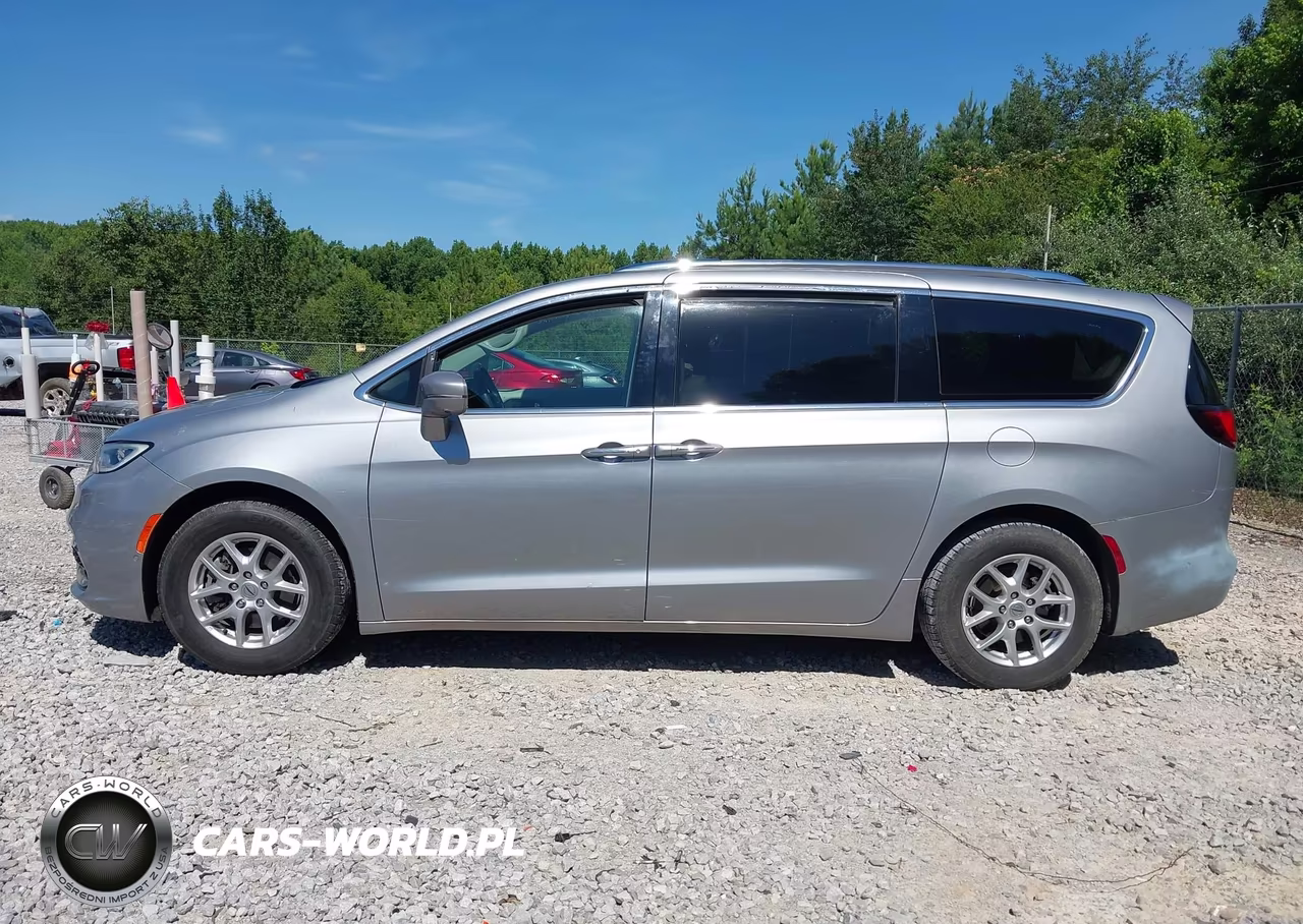 2021 Chrysler Pacifica Touring L VIN:2C4RC1BG3MR576840 - 14