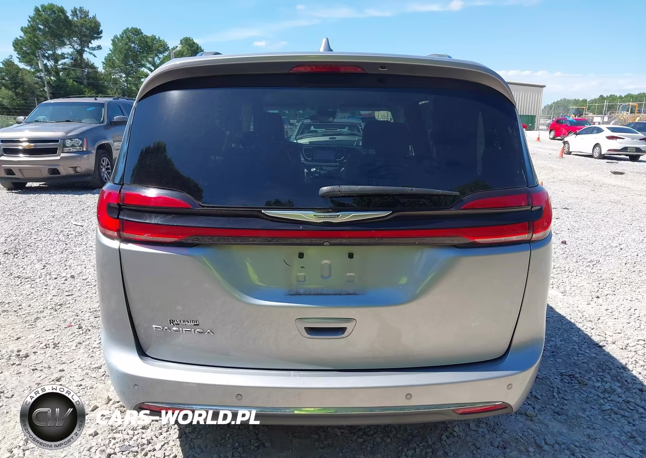 2021 Chrysler Pacifica Touring L VIN:2C4RC1BG3MR576840 - 16