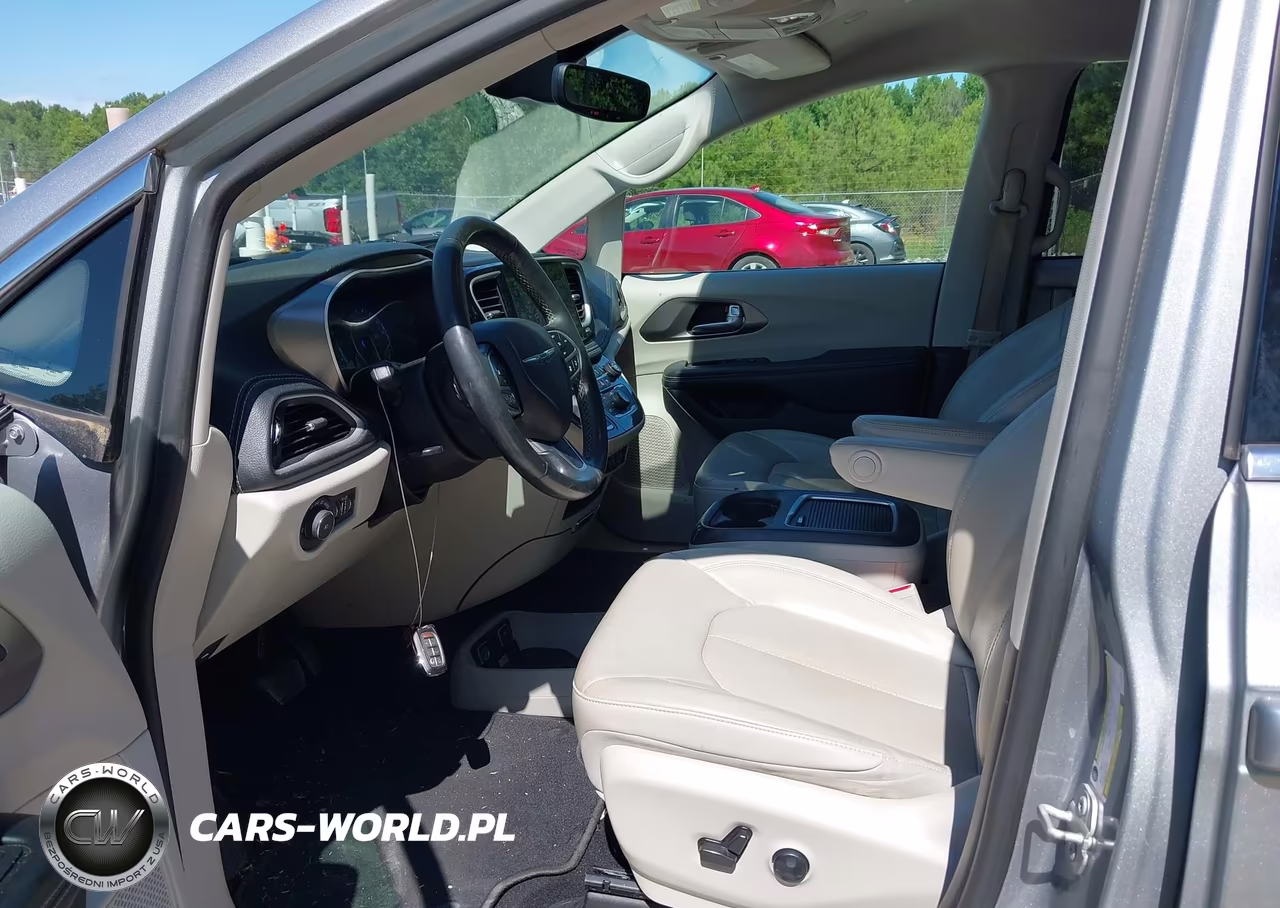 2021 Chrysler Pacifica Touring L VIN:2C4RC1BG3MR576840 - 5