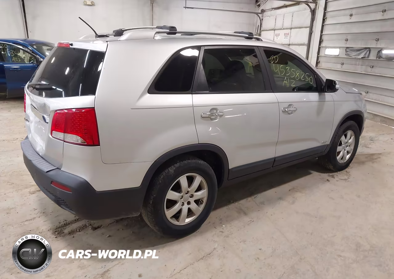 2012 Kia Sorento Lx VIN:5XYKTCA60CG279551 - 4