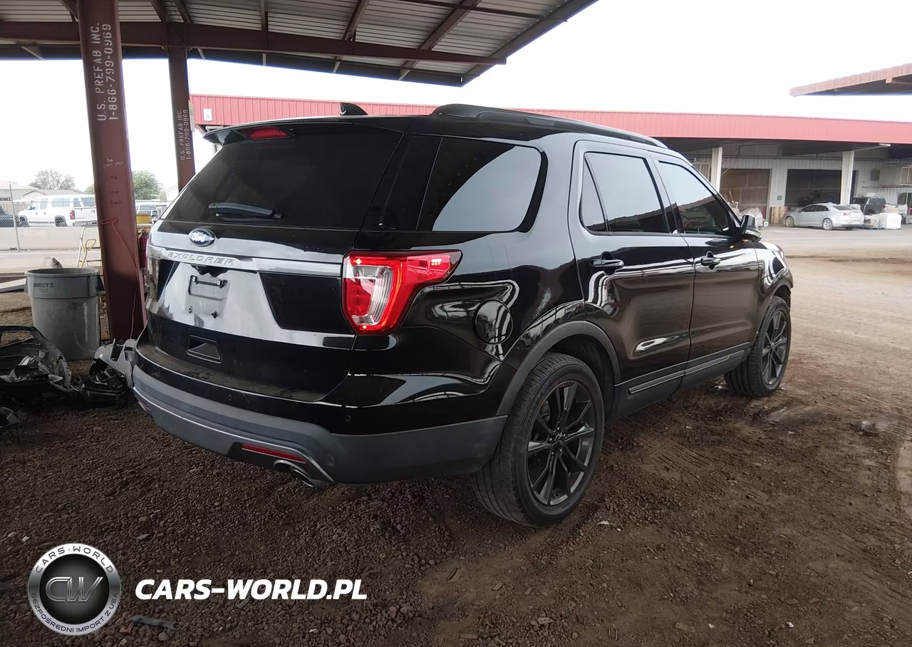 2017 Ford Explorer Xlt VIN:1FM5K7D82HGA12495 - 4