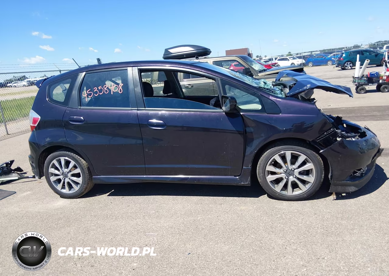 2013 Honda Fit Sport VIN:JHMGE8H57DC072069 - 13