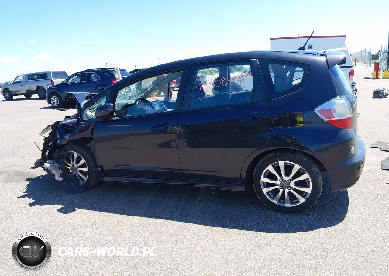 2013 Honda Fit Sport VIN:JHMGE8H57DC072069 - 14